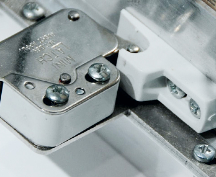 Hidden touch latch.